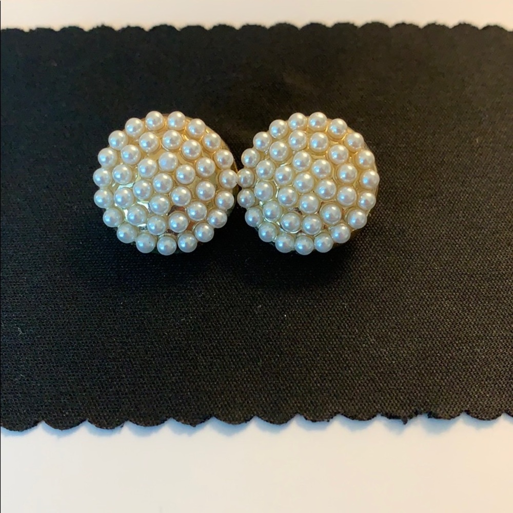 Pearl cluster stud earrings